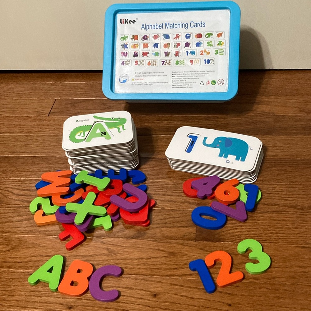 LiKee  *ALPHABET & NUMBER MATCHING CARDS (*K insert is missing)